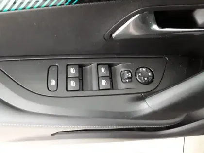 Photo 41 Peugeot 2008  BlueHDi 110 S&S BVM6