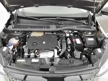 Photo 43 Peugeot 2008  BlueHDi 110 S&S BVM6