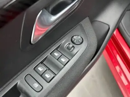 Photo 17 Peugeot 208  Electrique 50 kWh 136ch