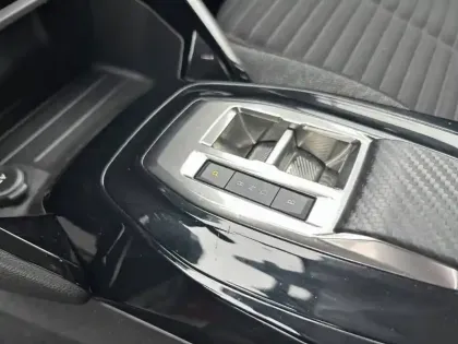 Photo 13 Peugeot 208  Electrique 50 kWh 136ch