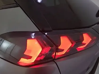 Photo 38 Peugeot 2008 Gén. II Ph1 NG GT 5