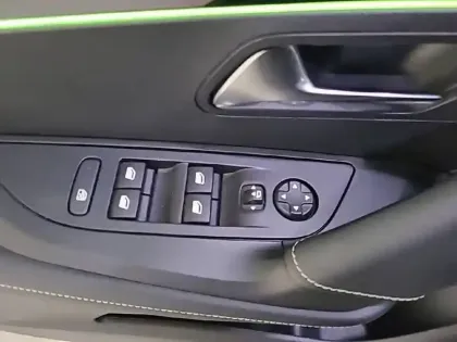 Photo 53 Peugeot 2008 Gén. II Ph1 NG GT 5