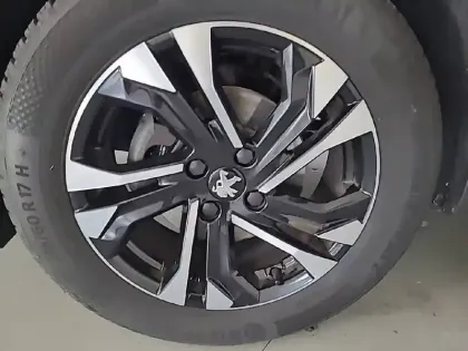 Photo 102 Peugeot 2008  PureTech 130 S&S EAT8