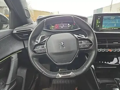 Photo 8 Peugeot 2008  PureTech 130 S&S EAT8