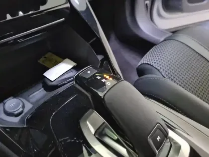 Photo 35 Peugeot 2008 Gén. II Ph1 NG GT 5