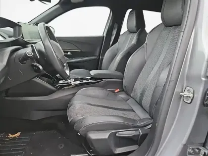 Photo 10 Peugeot 2008  PureTech 130 S&S EAT8