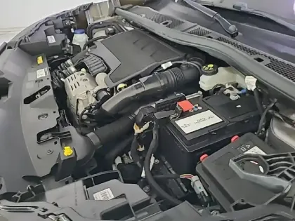 Photo 36 Peugeot 2008 Gén. II Ph1 NG GT 5