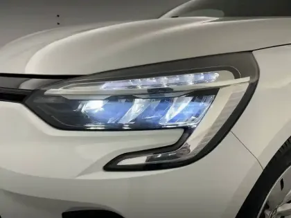 Photo 19 Renault Clio  SOCIETE BLUE DCI 85