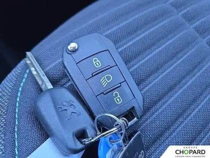 Photo 20 Peugeot 208  PureTech 75 S&S BVM5