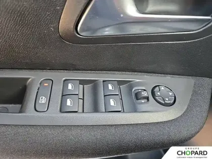 Photo 97 Peugeot 208  PureTech 75 S&S BVM5