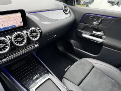 Photo 8 Mercedes GLA  200 d 8G-DCT