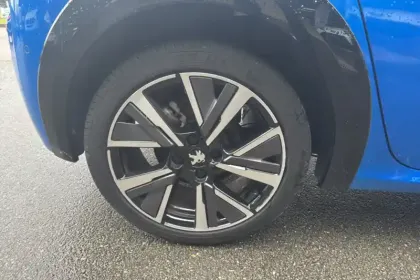 Photo 10 Peugeot 208  PureTech 130 S&S EAT8