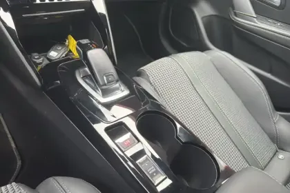 Photo 18 Peugeot 208  PureTech 130 S&S EAT8