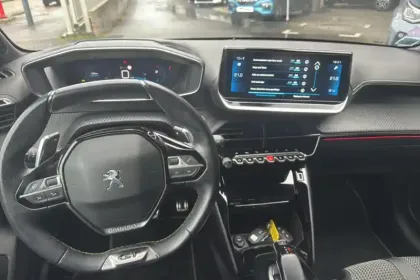 Photo 16 Peugeot 208  PureTech 130 S&S EAT8