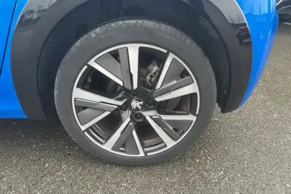 Photo 11 Peugeot 208  PureTech 130 S&S EAT8