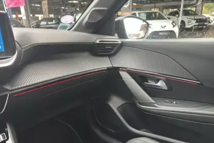 Photo 17 Peugeot 208  PureTech 130 S&S EAT8