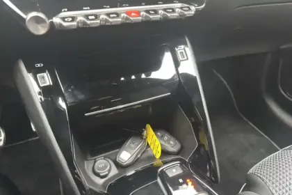 Photo 25 Peugeot 208  PureTech 130 S&S EAT8