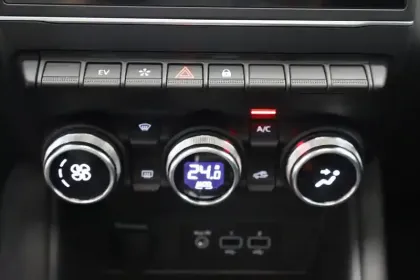 Photo 31 Renault Captur  E-Tech hybride rechargeable 160