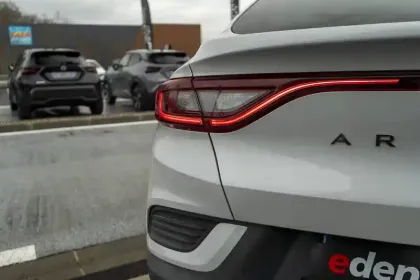 Photo 10 Renault Arkana  E-Tech hybride 145 - 22