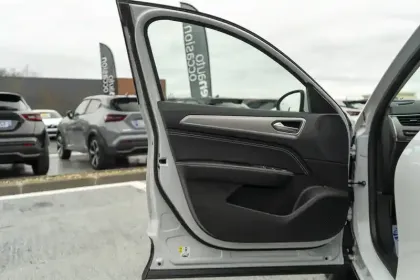 Photo 24 Renault Arkana  E-Tech hybride 145 - 22