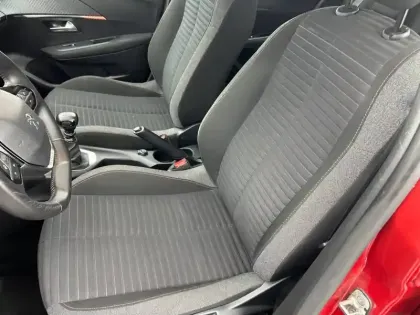 Photo 31 Peugeot 208  BlueHDi 100 S&S BVM6