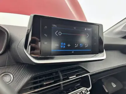 Photo 40 Peugeot 208  BlueHDi 100 S&S BVM6