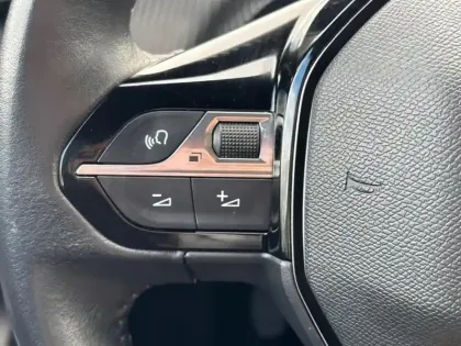 Photo 18 Peugeot 2008  PureTech 100 S&S BVM6 Active Pack