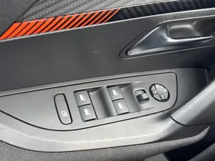 Photo 19 Peugeot 2008  PureTech 100 S&S BVM6 Active Pack