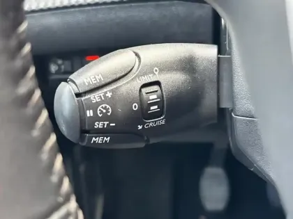 Photo 17 Peugeot 2008  PureTech 100 S&S BVM6 Active Pack