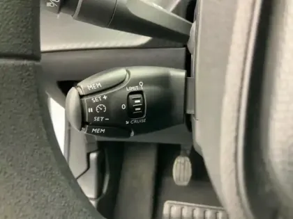 Photo 16 Peugeot 208  PureTech 75 S&S BVM5 Like