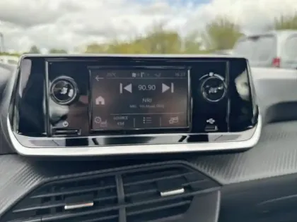 Photo 10 Peugeot 208  PureTech 75 S&S BVM5 Like