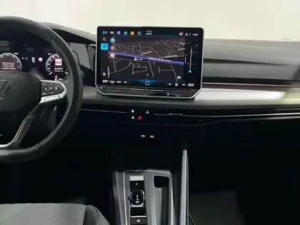 Photo 9 Volkswagen Golf 1.5 eTSI EVO2 116 DSG7 VW Edition