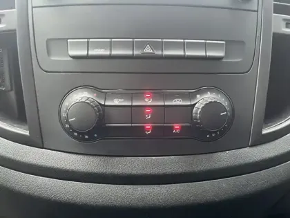 Photo 28 Mercedes Vito e 111 Fourgon/Long / L2 / 116C