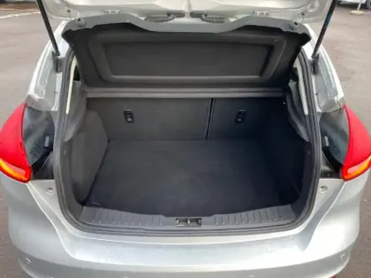 Photo 10 Ford Focus 1.5 TDCi 120ch Stop&Start Executive