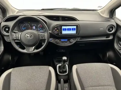 Photo 10 Toyota Yaris 110 VVT-i Design