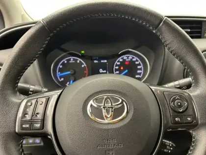 Photo 16 Toyota Yaris 110 VVT-i Design