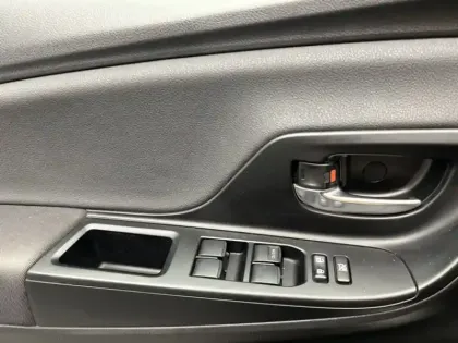 Photo 13 Toyota Yaris 110 VVT-i Design