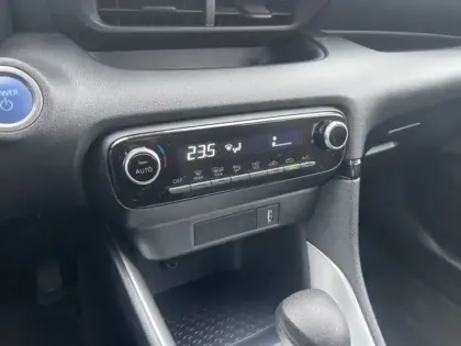 Photo 15 Toyota Yaris Hybride 116h Dynamic