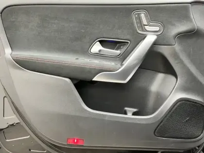 Photo 14 Mercedes Classe A 200 d AMG Line