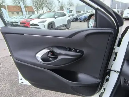 Photo 17 Toyota Yaris Hybride 116h Dynamic Business Toy Exp 1.5 116 ch