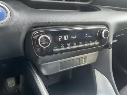 Photo 19 Toyota Yaris Hybride 116h Dynamic 1.5 116 ch