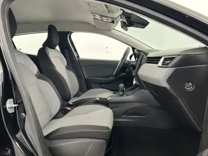 Photo 11 Renault Clio  E-Tech full hybrid 145