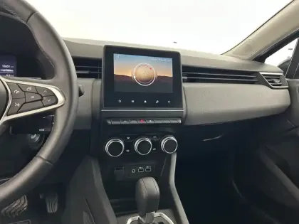 Photo 13 Renault Clio  E-Tech full hybrid 145