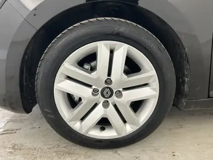 Photo 8 Renault Clio  E-Tech full hybrid 145