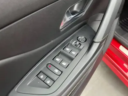 Photo 43 Peugeot 308  PHEV 225 e-EAT8