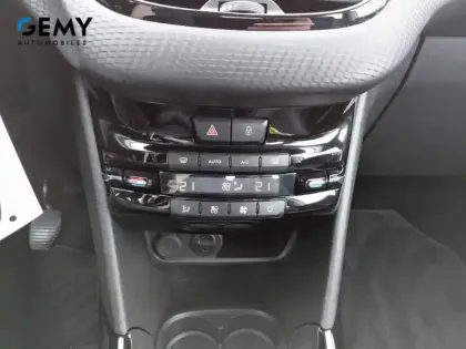 Photo 13 Peugeot 2008  1.2 PureTech 110ch S&S BVM5