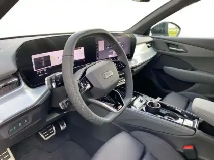 Photo 8 Audi Q3 Gén. III Ph1 S line 5