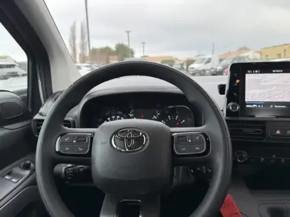 Photo 12 Toyota Proace 1.5 MEDIUM 100 D-4D DYNAMIC NAV 7 PLACES