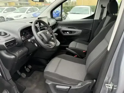 Photo 15 Toyota Proace 1.5 MEDIUM 100 D-4D DYNAMIC NAV 7 PLACES