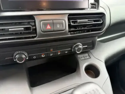 Photo 21 Toyota Proace 1.5 MEDIUM 100 D-4D DYNAMIC NAV 7 PLACES